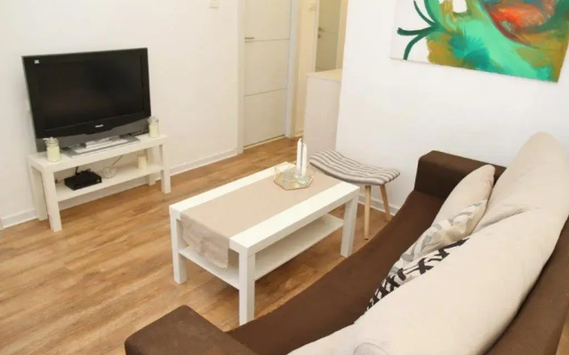 Holiday studio apartment near the Bahá ' í gardens