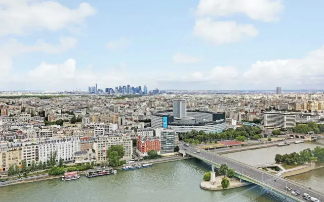 Exceptional View of Paris With A/C - 2bd/4p