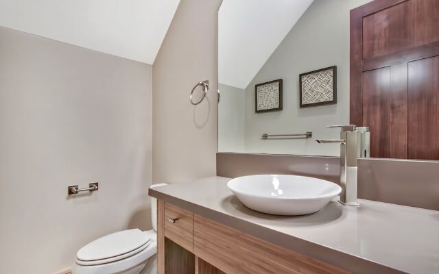 Redwood Lodge 7 Bedrooms 5.5 Bathrooms Home