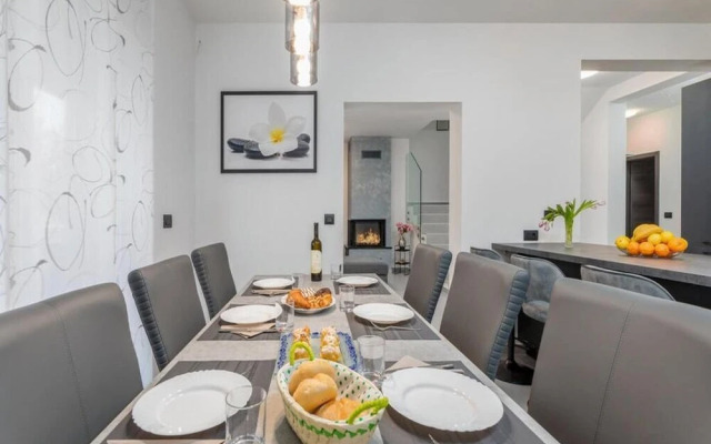 Villa D Pula 3-bedrooms Luxury Accomodation