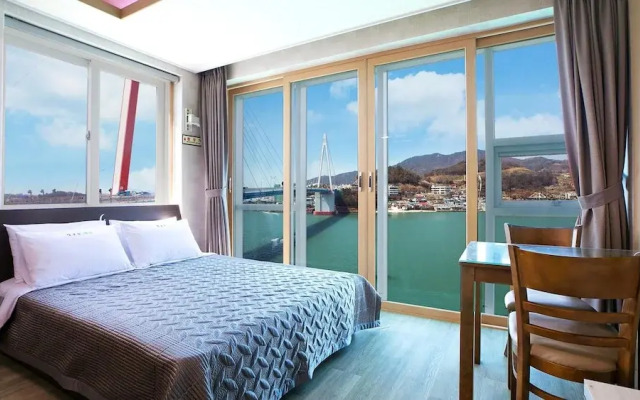 Yeosu Janggun Island Pension