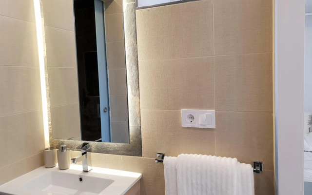 Fantastic Apartment In Front Of The Sea & Marina