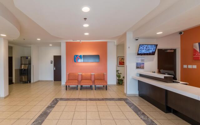 Motel 6 Laredo, TX - Airport