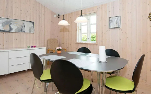 Relaxing Holiday Home in Hejls near Coast