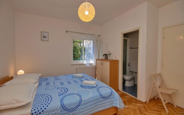 Amazing Home in Makarska With Wifi and 6 Bedrooms