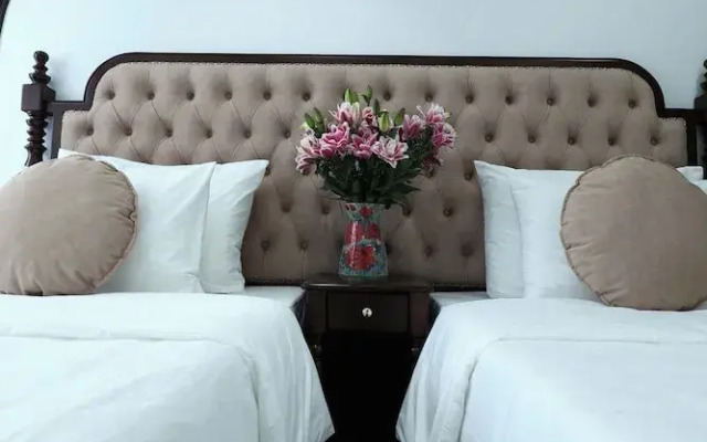 Royal Hotel Me Tri Ha