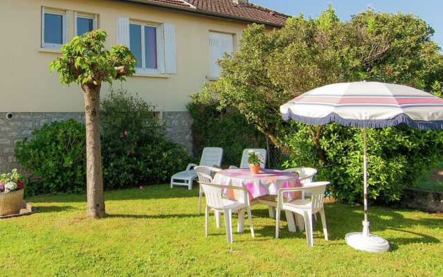Classy Holiday Home with Garden Barbecue Garden Furniture