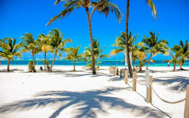 White Sands Beach