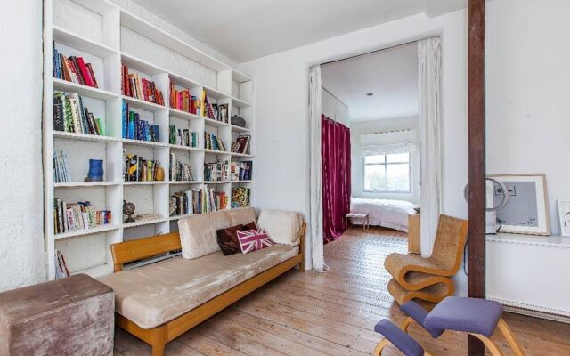 Contemporary Artists Studio Near Portobello Road