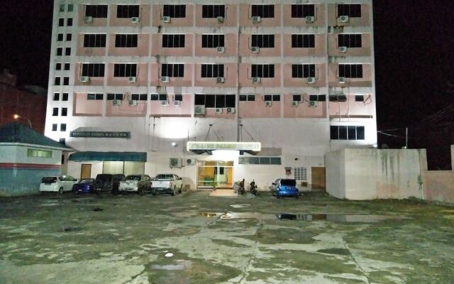 Golden Palms Hotel