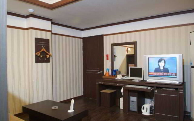 Eulwang Tourist Hotel