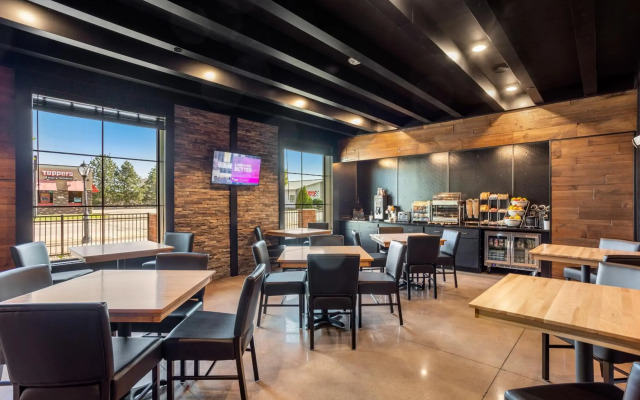 Cobblestone Hotel & Suites - De Pere/Green Bay