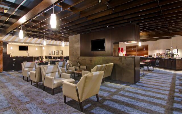 Holiday Inn Oakville Centre by IHG