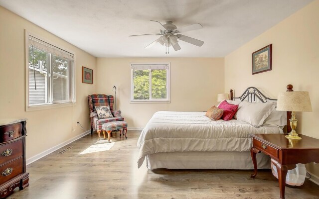 Ideally Located Westminster Home - Sleeps 13