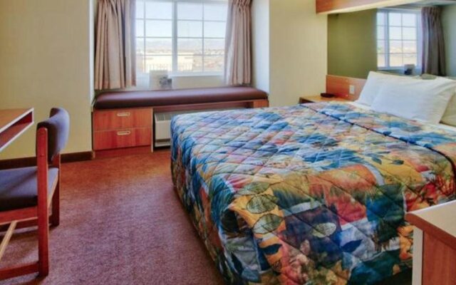 Western Skies Inn And Suites