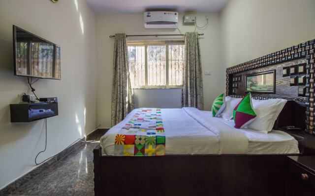 OYO 11587 Home Spacious Studios Nerul