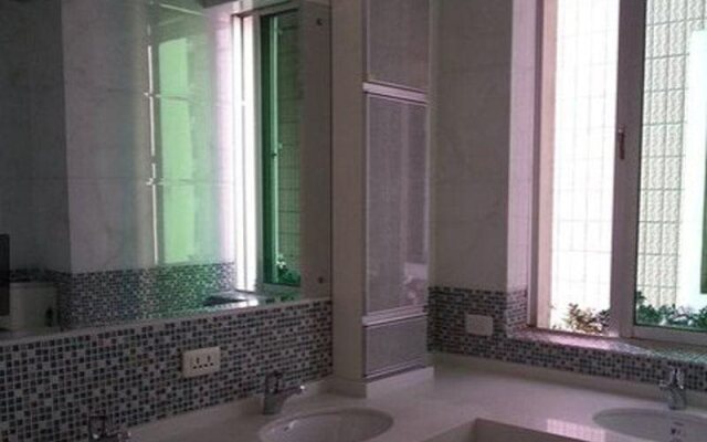 Guiyang Capsule International Youth Hostel