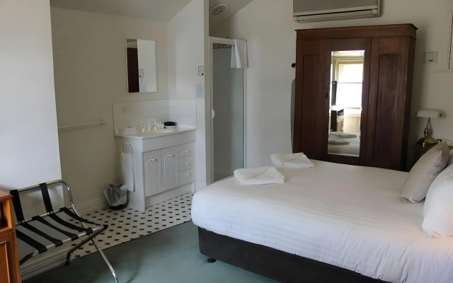 The Macquarie Hotel