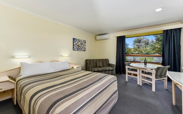 William Macintosh Motor Lodge