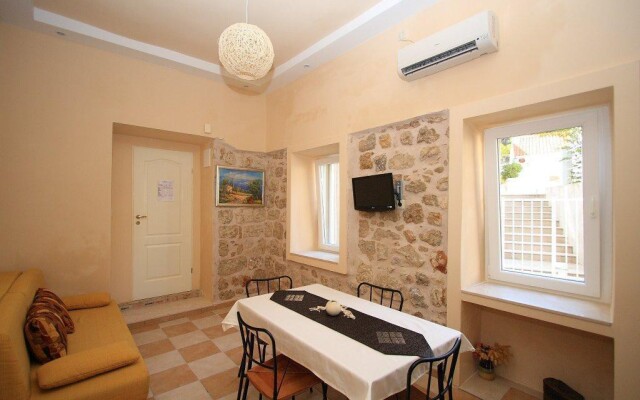 Miro Studio Apartments