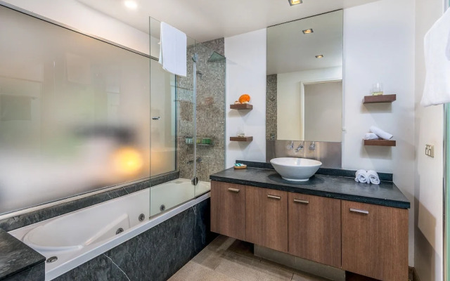 Luxury Apartment at Sea Temple Palm Cove 2 Bed 2 Bath