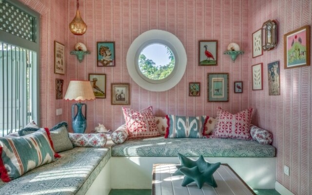 Breathtaking Villa In 02 Acres Of Tropical Walled-in Gardens