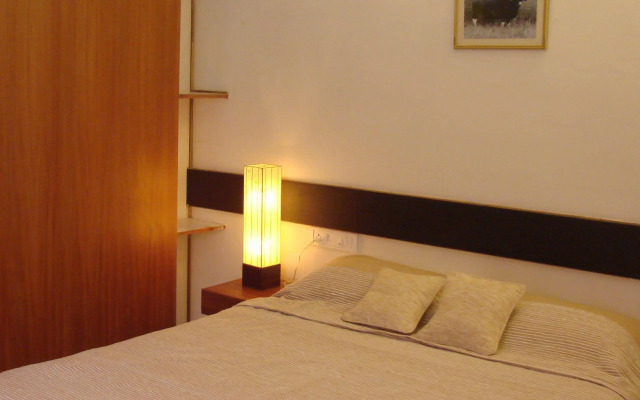 OYO 1356 Hotel Gokulam Compact