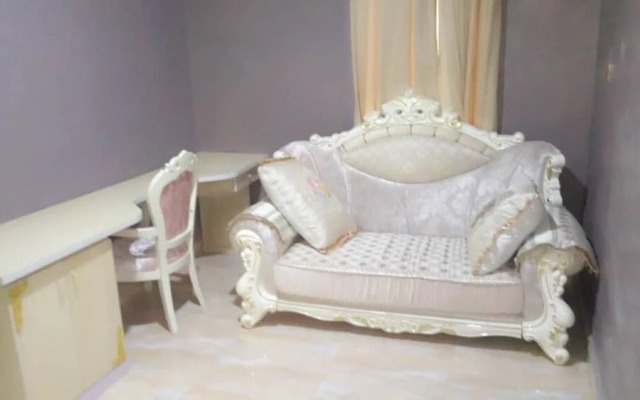 Gold Crown Hotel