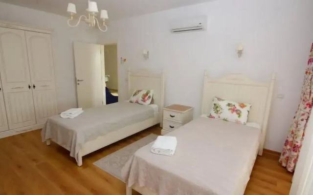 Turgutreis Villa Beaton 5 Bedrooms