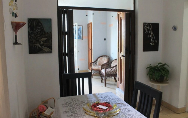 Hostal Sra. Vivian, Apartamento independiente VEDADO