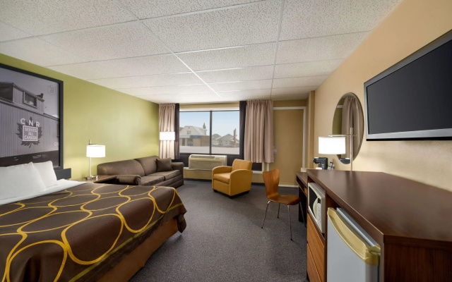 Super 8 by Wyndham Hearst ON