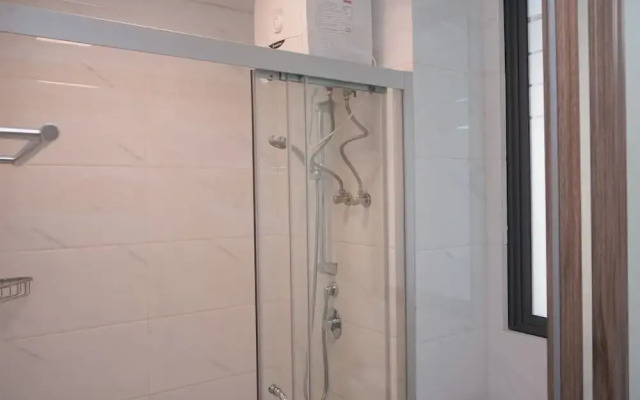 Elegant And Strategic 2Br Apartment At Sky House Bsd