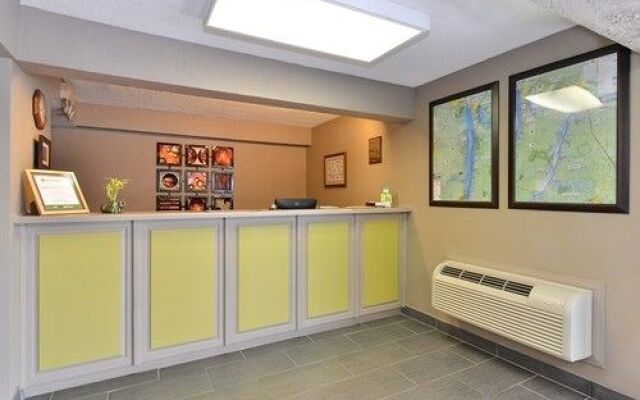 Econo Lodge Inn & Suites Gilbertsville