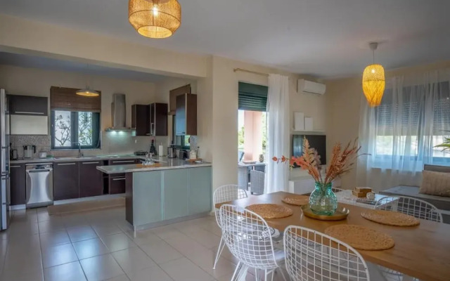 Helen Sweet Home in Kounoupidiana
