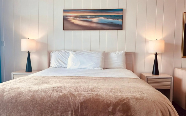 Foghorn Harbor Inn