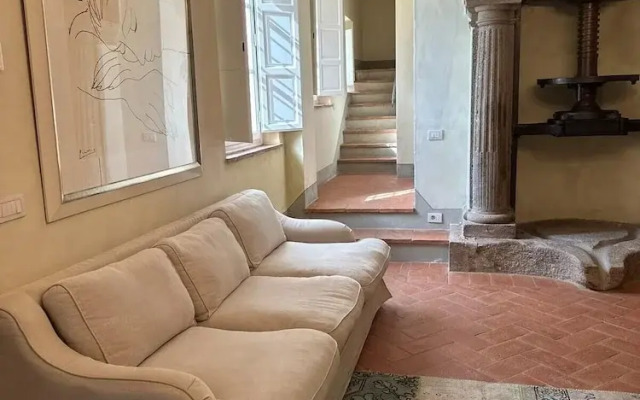 Luxury 6-bed Tuscan Villa Near Lucca and Florence