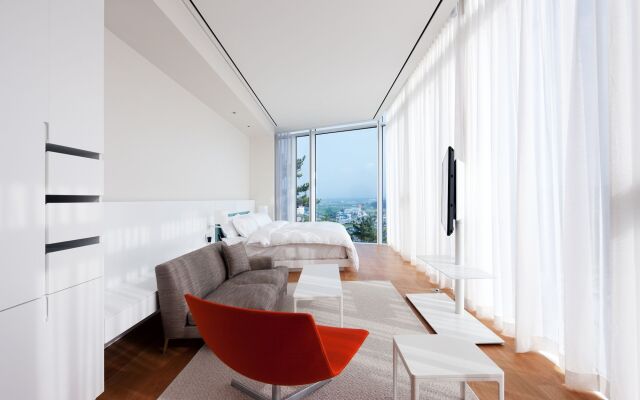 SEAMARQ Hotel