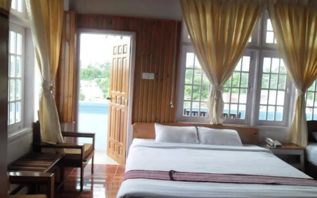 Pine Breeze Hotel