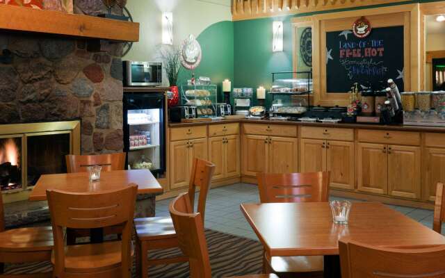 AmericInn by Wyndham Worthington