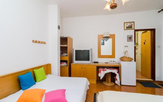 Apartments Villa Molunat 1
