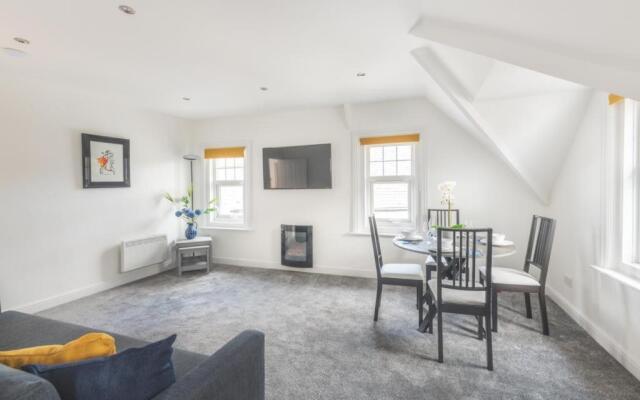 Coast View Luxury Apartment
