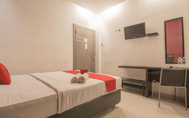 RedDoorz Plus near Undip Pleburan