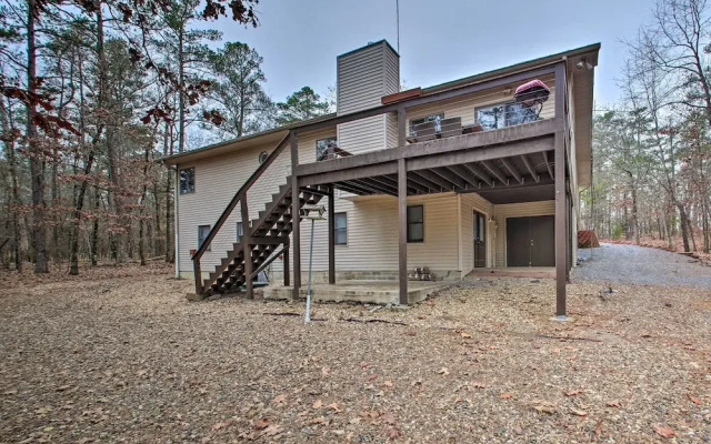 15 Mi to Hot Springs Nat'l Park: Home w/ Fire Pit!