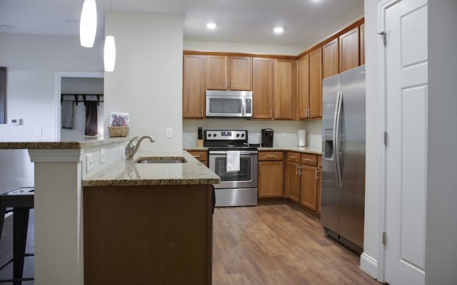 Plaza Midwood 1 and 2 BR Apts with Parking by Frontdesk