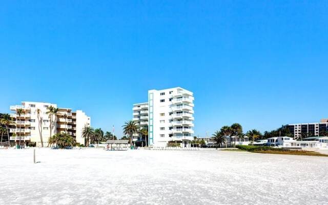 Jamaica Royale 101 - Two Bedroom Condo