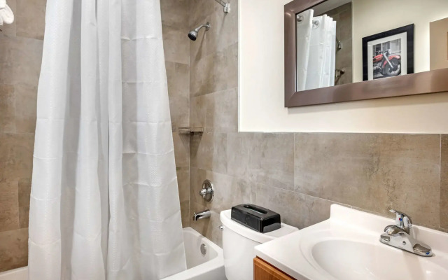 Downtown Hollywood Gardens Inn & Suites