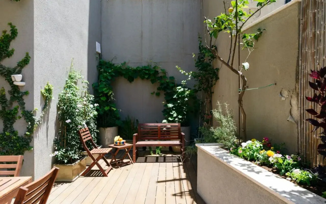 Elegant Duplex with XL Patio by FeelHome