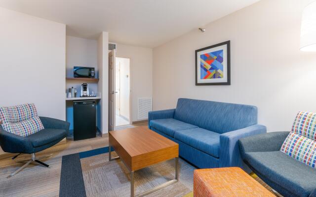 Holiday Inn Express & Suites Bradenton West by IHG