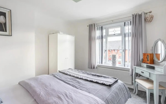 Captivating 2-bed House in Hamilton With Jacuzzi