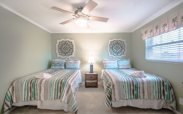 Pointe Condo #201 by Vtrips